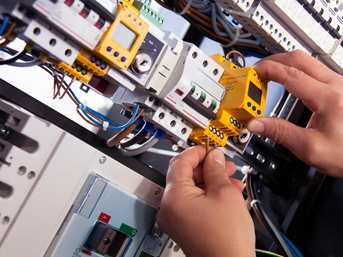NABÍDKA PRÁCE: Elektroúdržbář/ka s náborovým příspěvkem 10 000 Kč